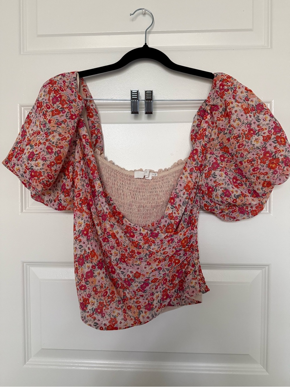 Astr Floral Puff-Sleeve Crop Top in Pink and Red